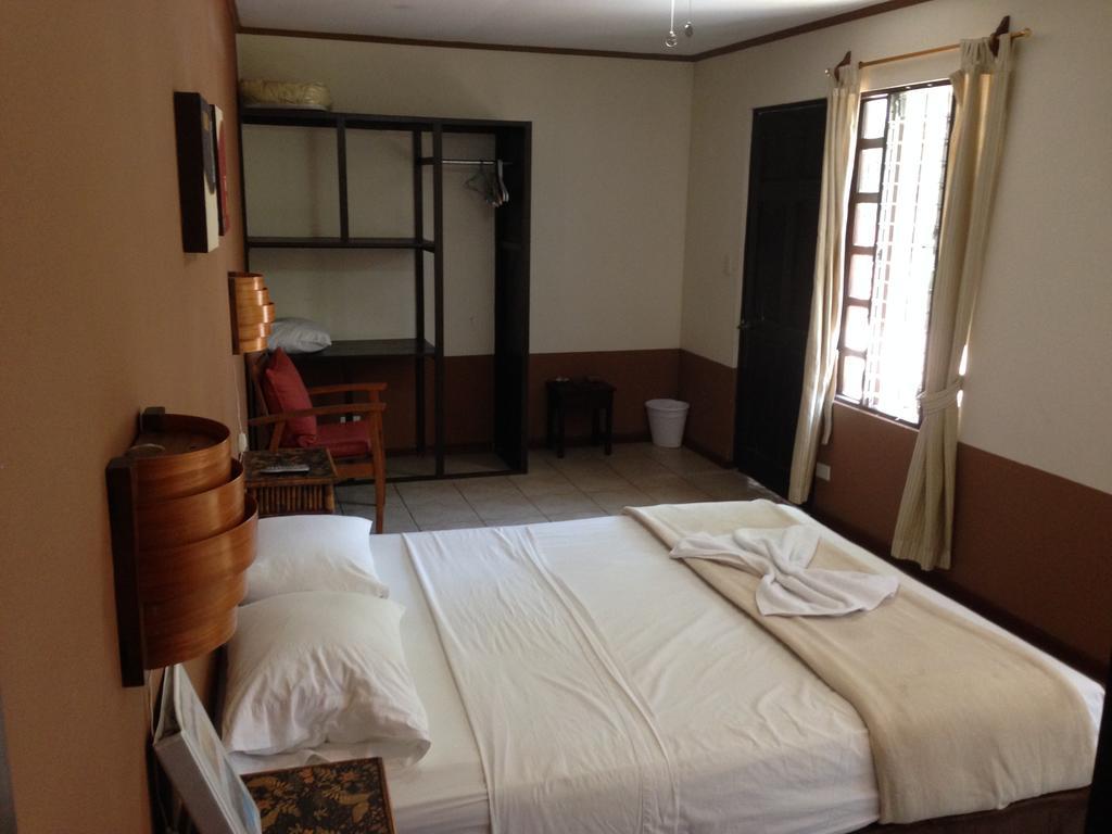 Dushi Vida Country Inn Alajuela Room photo
